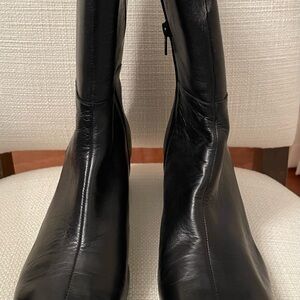 Elegant Black Leather Women's Boots